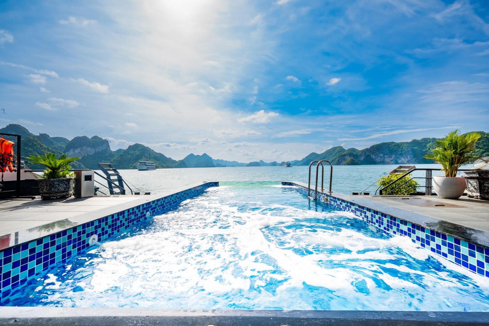 Hotel Velar Of The Sea Hạ Long Exterior foto
