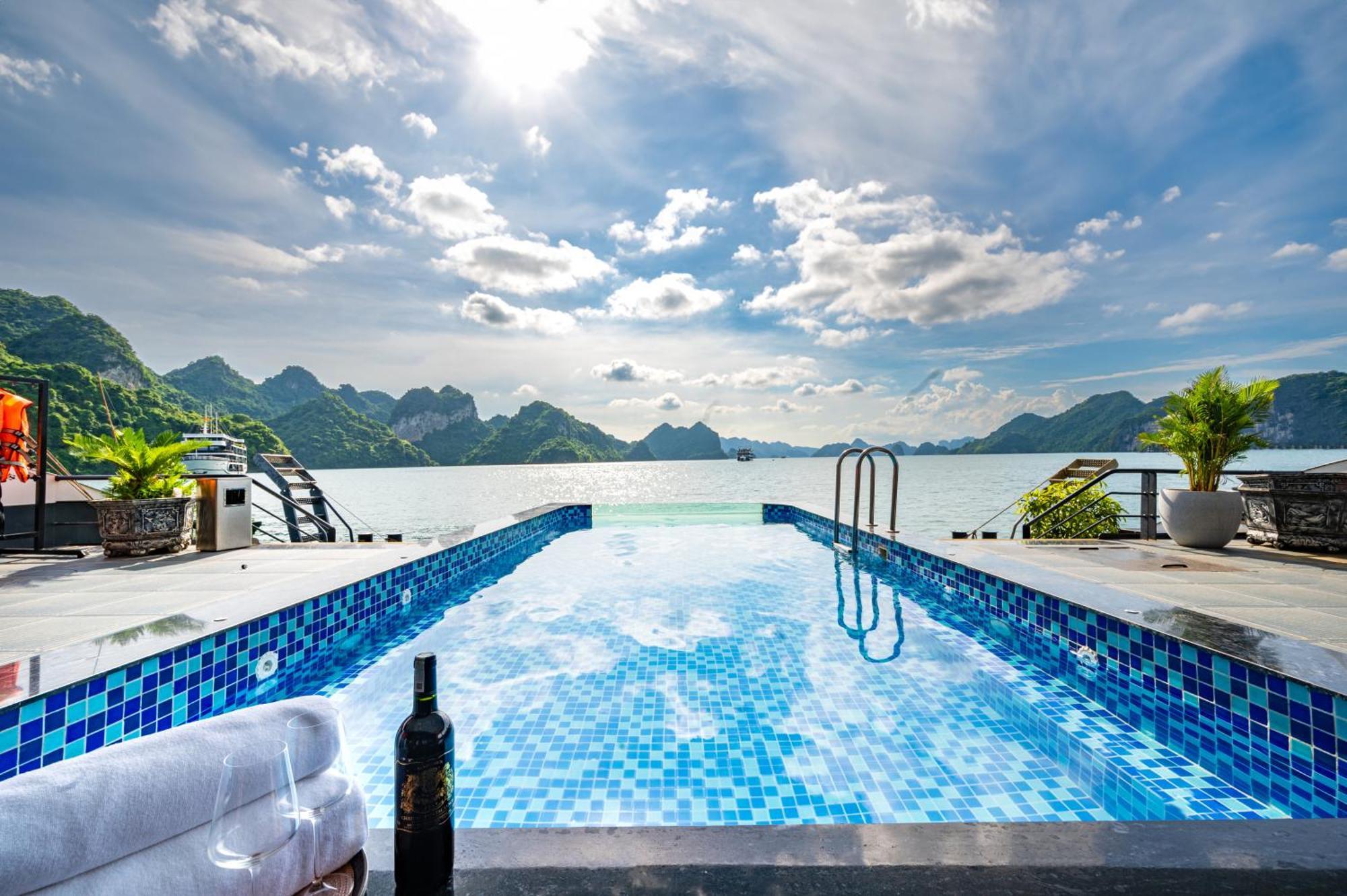 Hotel Velar Of The Sea Hạ Long Exterior foto