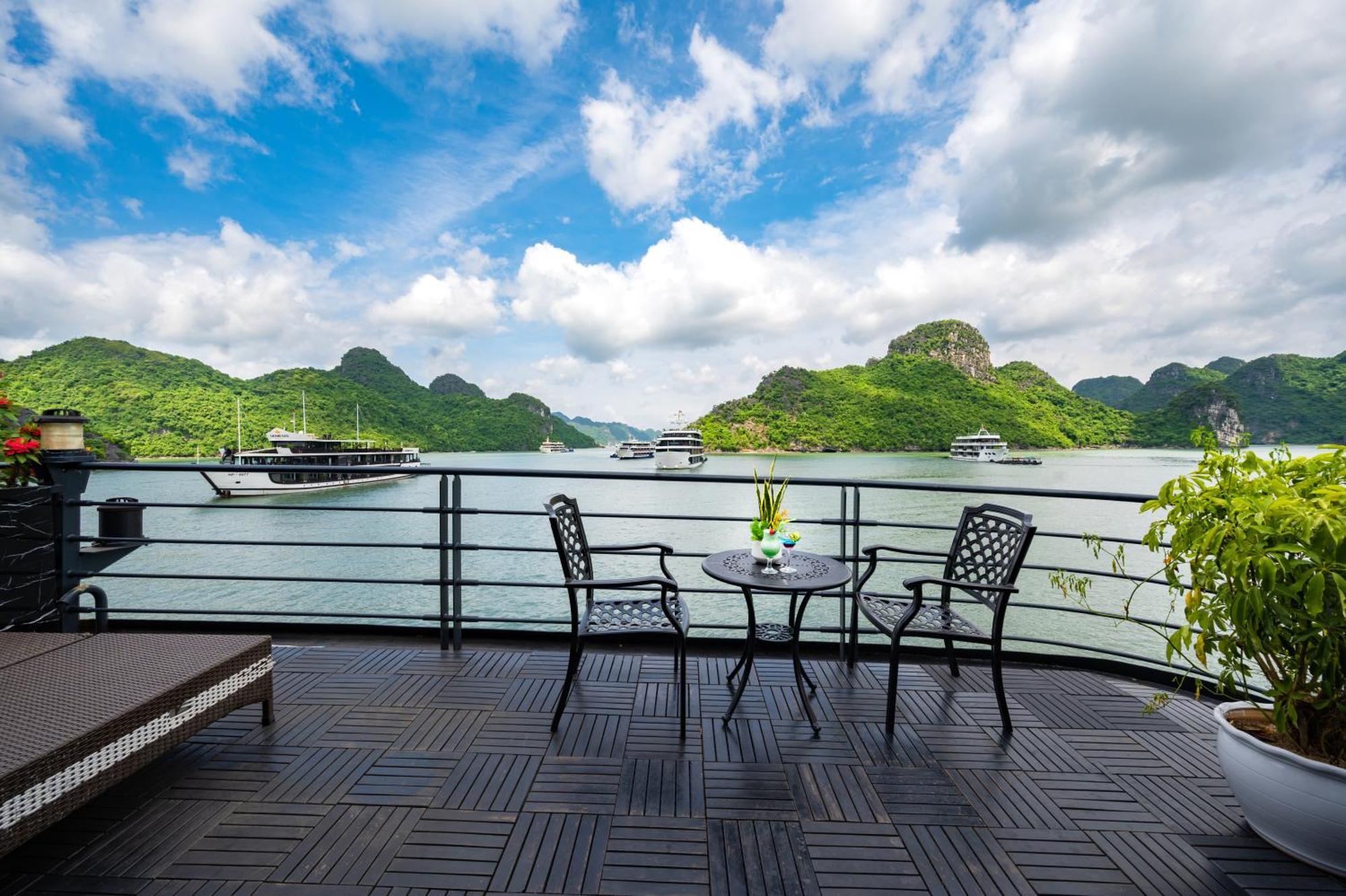 Hotel Velar Of The Sea Hạ Long Exterior foto